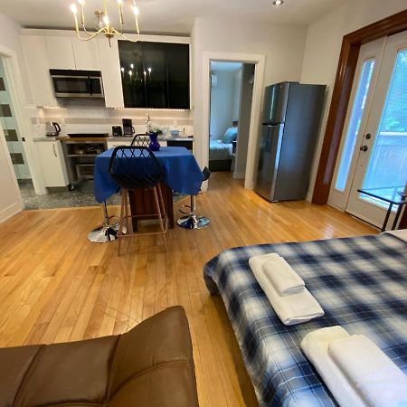The Parkway Place Guesthouse Торонто Экстерьер фото