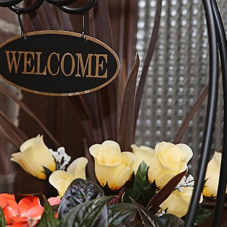 The Parkway Place Guesthouse Торонто Экстерьер фото