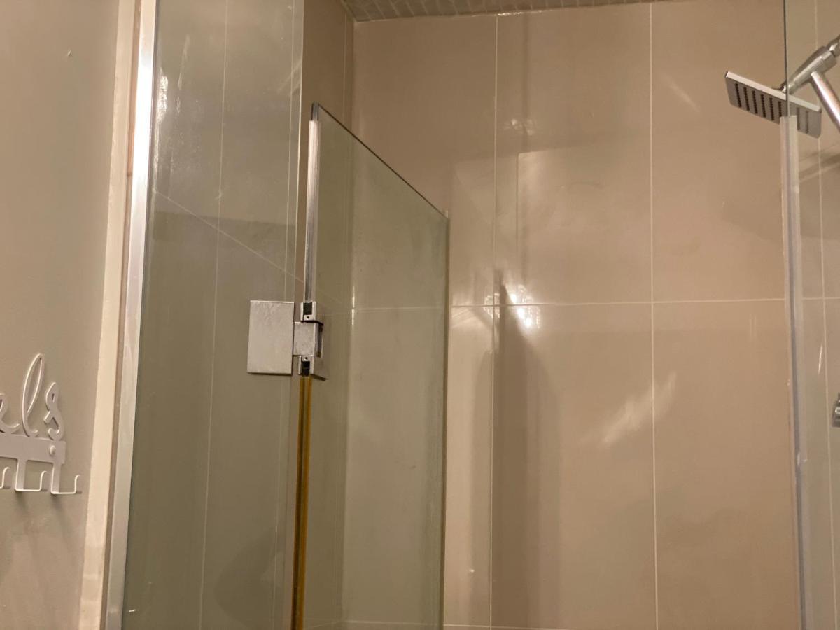 The Parkway Place Guesthouse Торонто Экстерьер фото