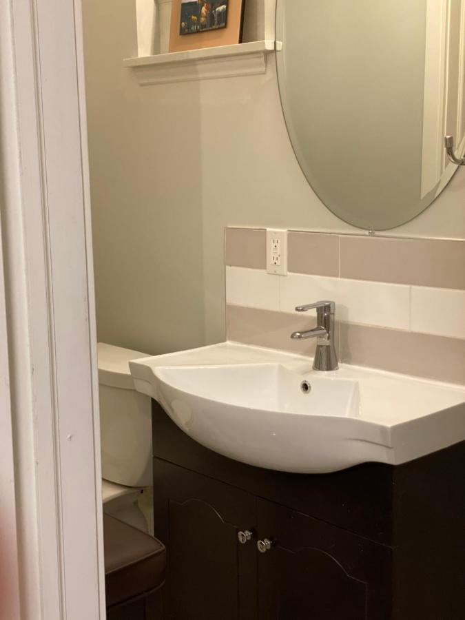 The Parkway Place Guesthouse Торонто Экстерьер фото