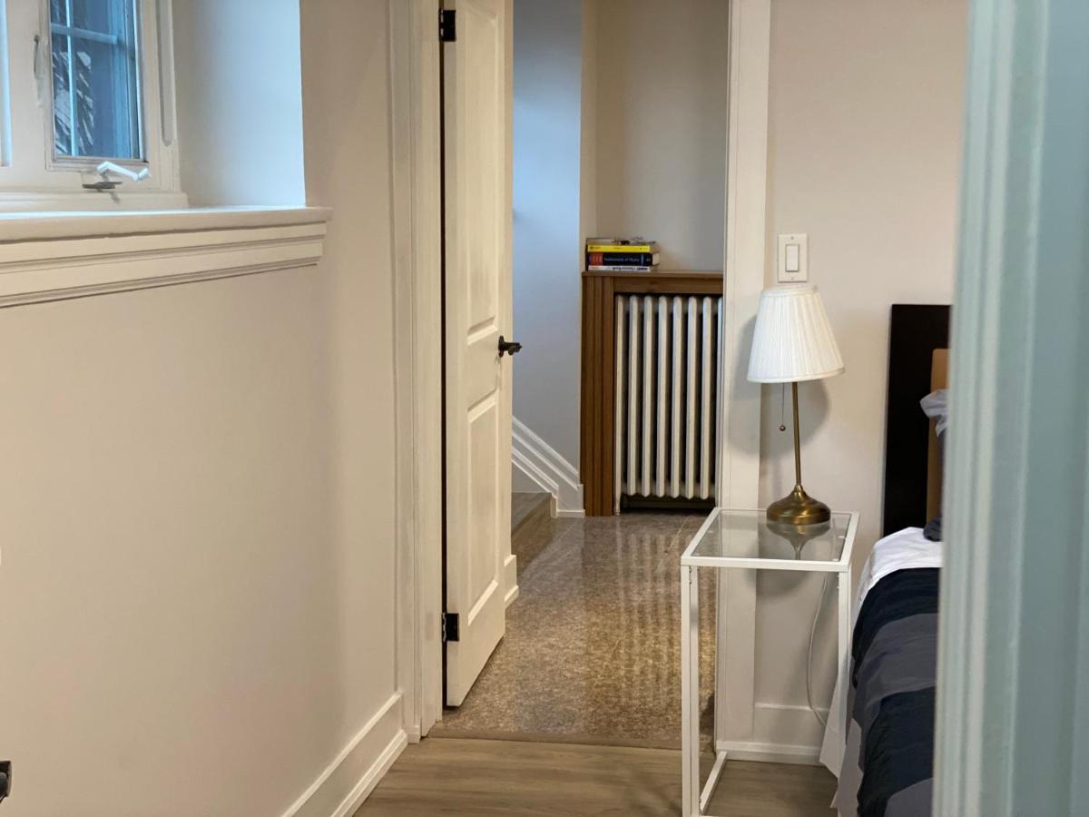 The Parkway Place Guesthouse Торонто Экстерьер фото