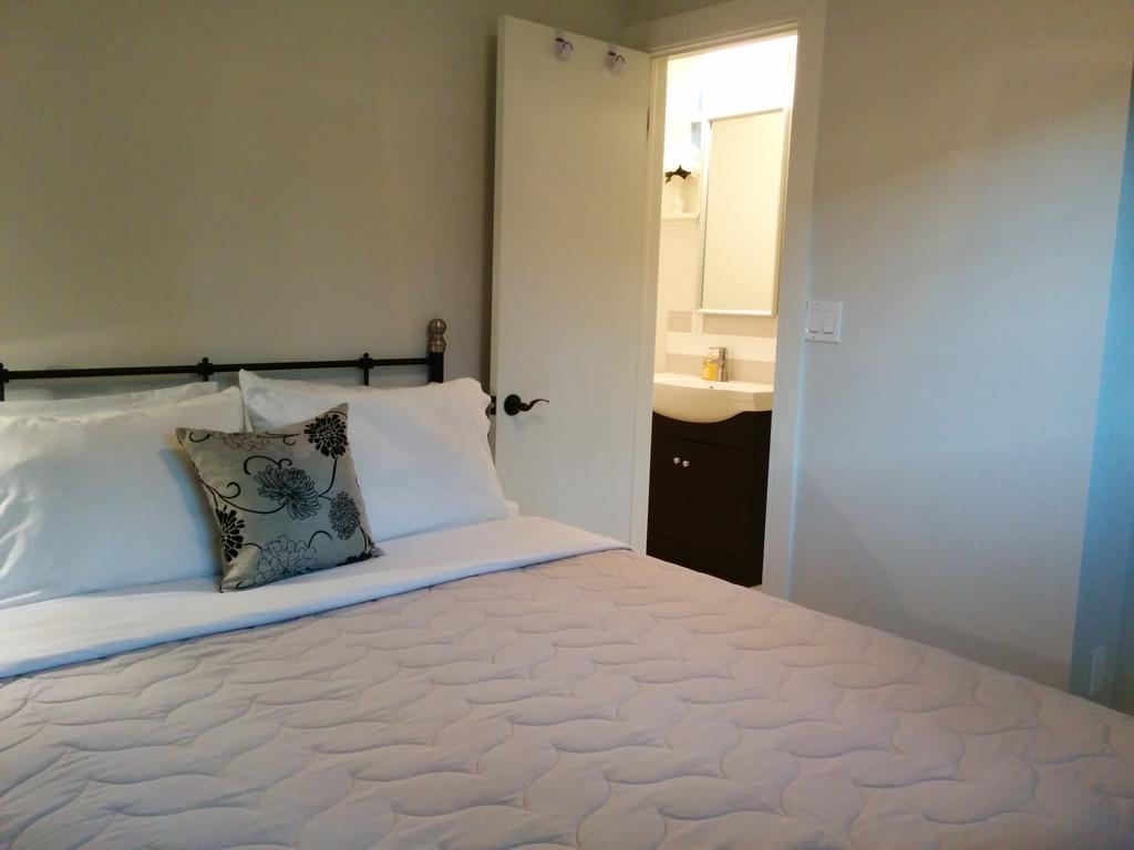 The Parkway Place Guesthouse Торонто Номер фото