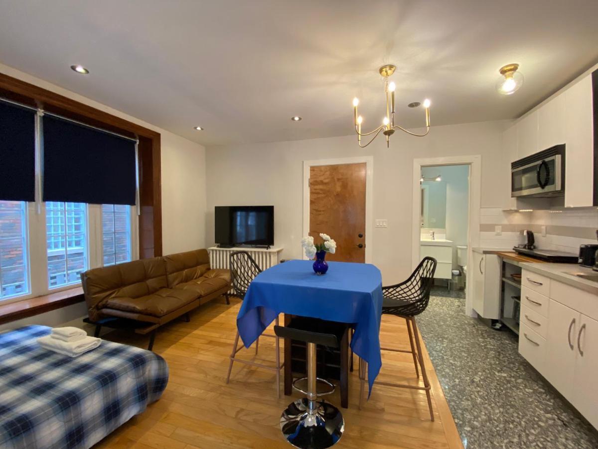 The Parkway Place Guesthouse Торонто Экстерьер фото