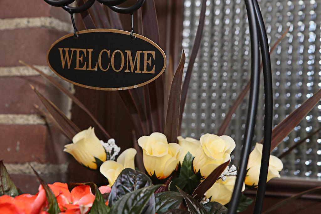 The Parkway Place Guesthouse Торонто Экстерьер фото