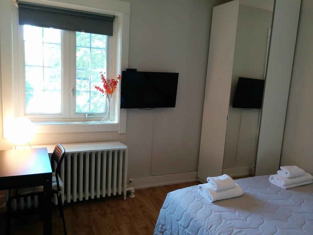 The Parkway Place Guesthouse Торонто Экстерьер фото