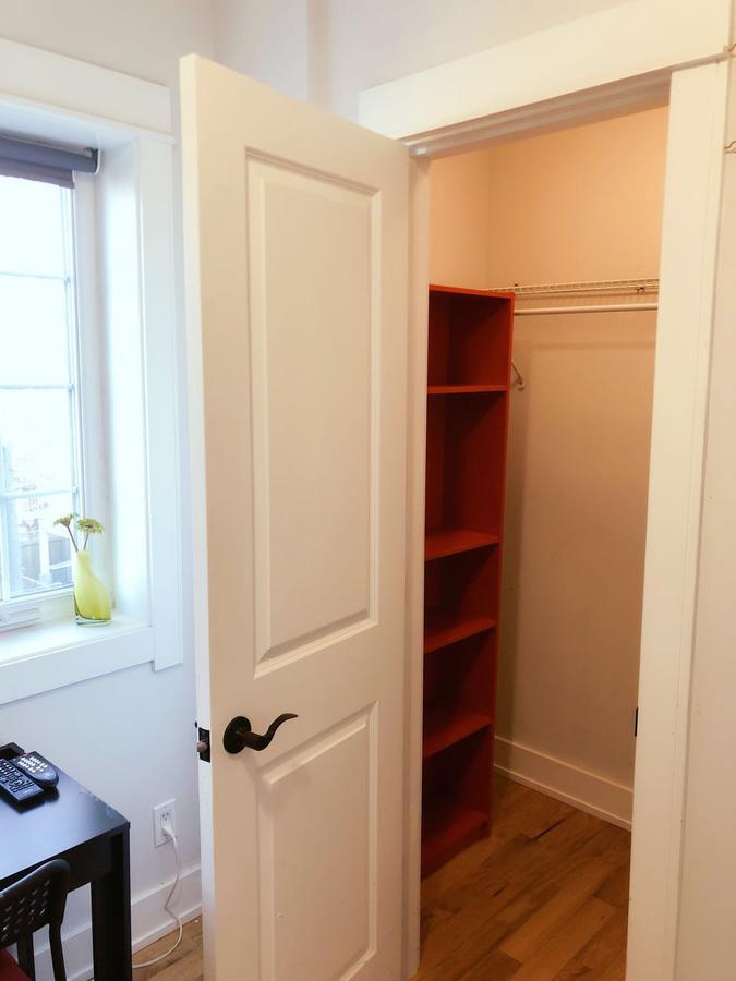 The Parkway Place Guesthouse Торонто Экстерьер фото