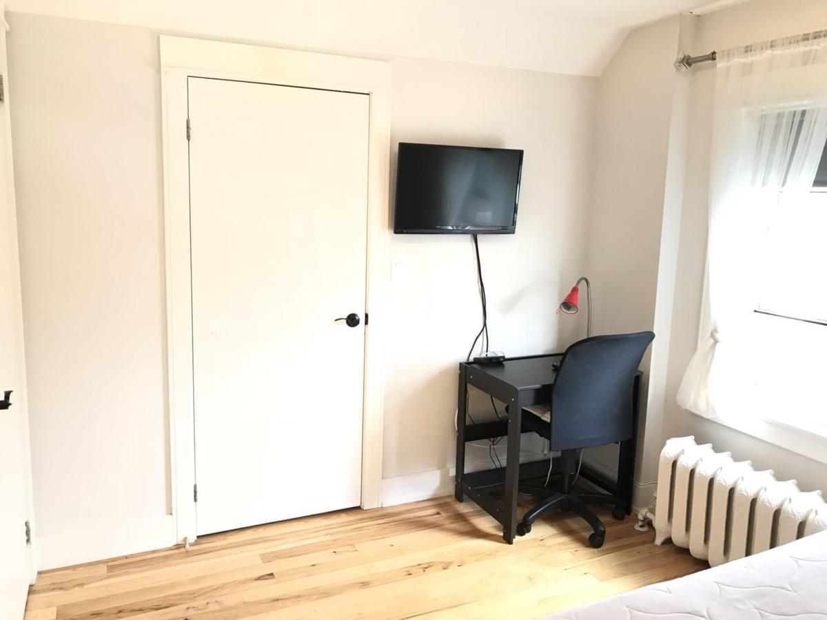 The Parkway Place Guesthouse Торонто Экстерьер фото