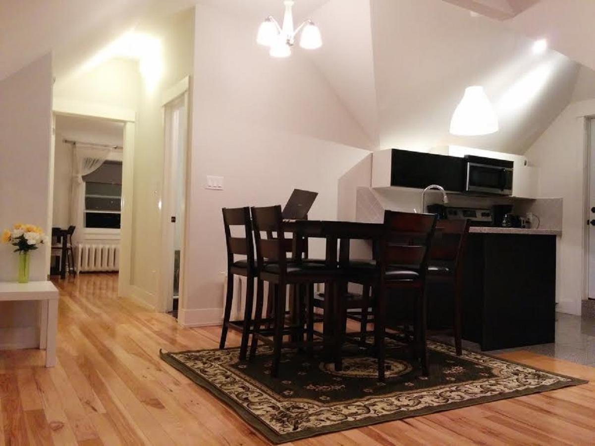 The Parkway Place Guesthouse Торонто Экстерьер фото