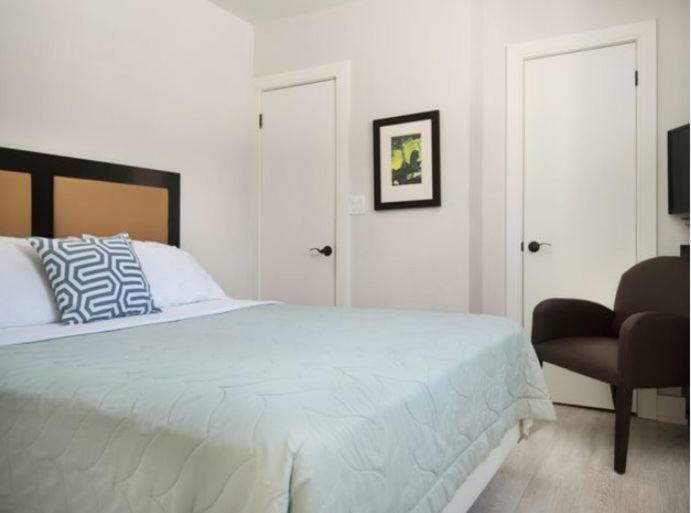 The Parkway Place Guesthouse Торонто Экстерьер фото