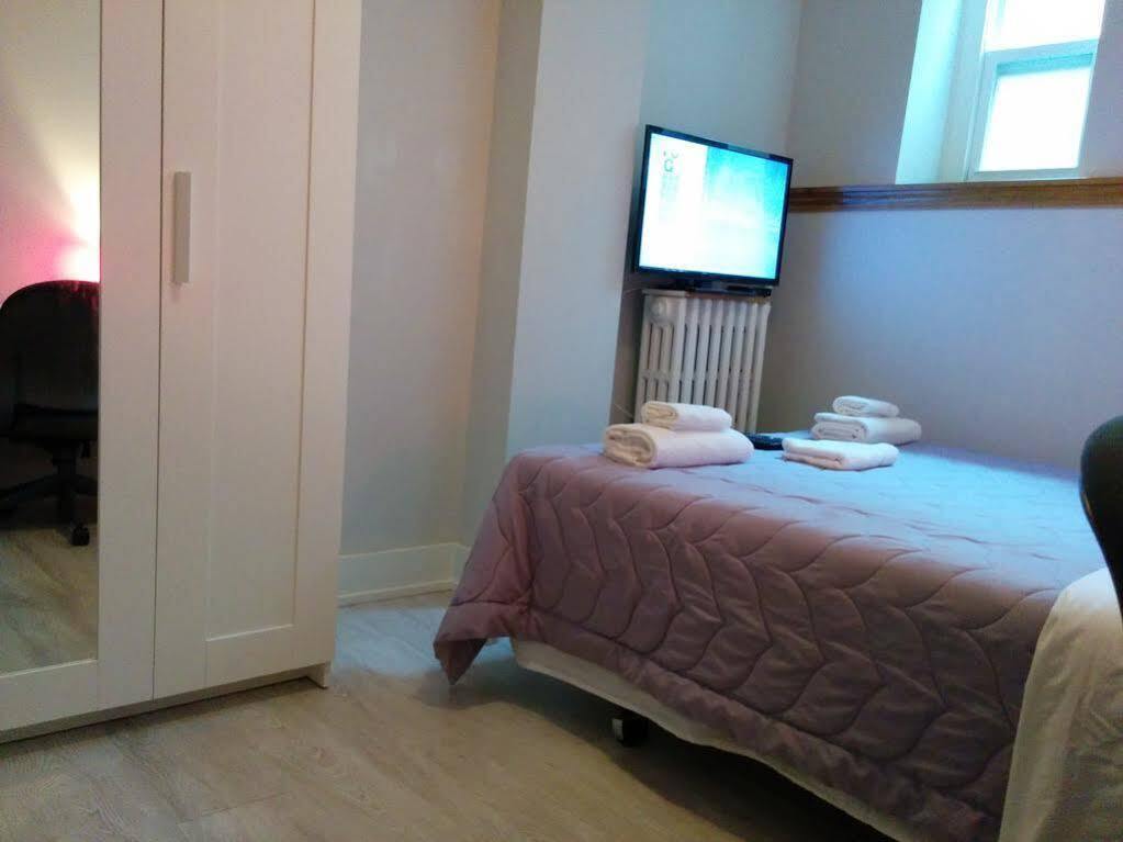 The Parkway Place Guesthouse Торонто Экстерьер фото